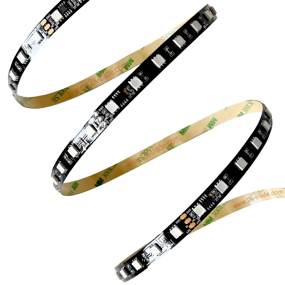 Taśma LED RGB na białym tle.